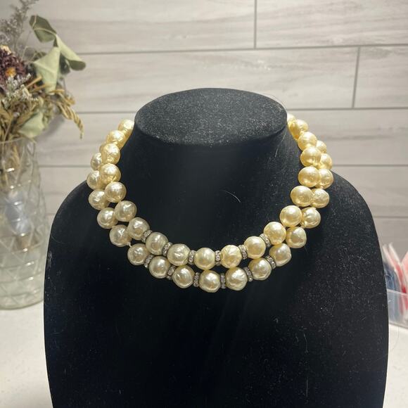 Faux Pearl necklace - Picture 1 of 2
